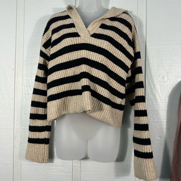 Sincerely Jules Black and Tan Striped Sweater Size Medium NWOT - Picture 2 of 10